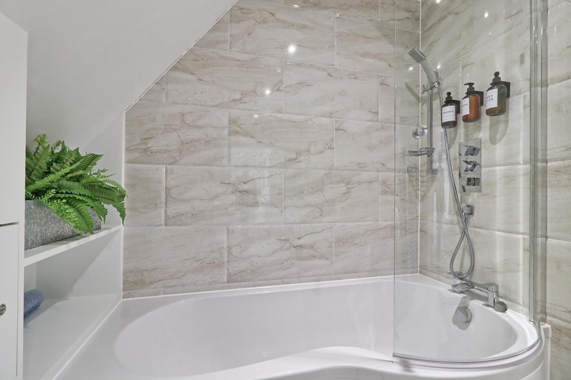 Writtle Massive 4 Bedroom Apartment With Parking In Gorgeous Countryside Location & Short Drive To Chelmsford City Centre Contractors Welcome Zewnętrze zdjęcie